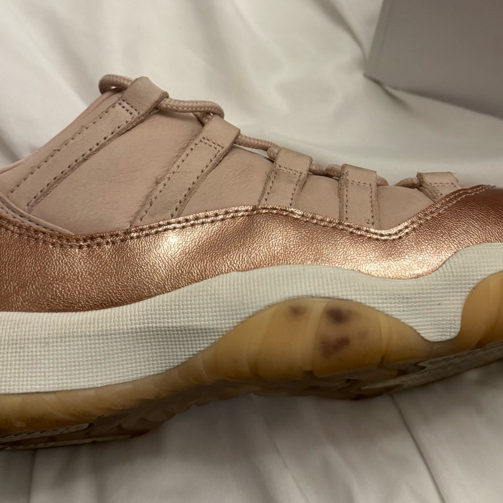 NIKE WMNS AIR JORDAN 11 RETRO - Picture 7 of 12